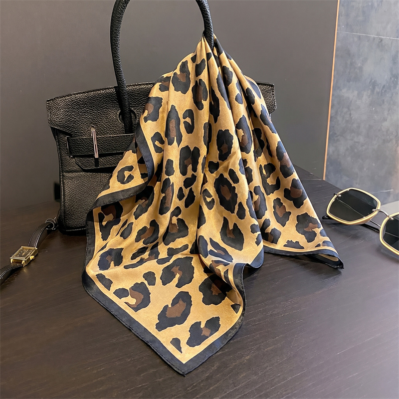 % 100% ipek kare eşarp leopar  - Scarf Silk Square incelemesi ve fiyatı